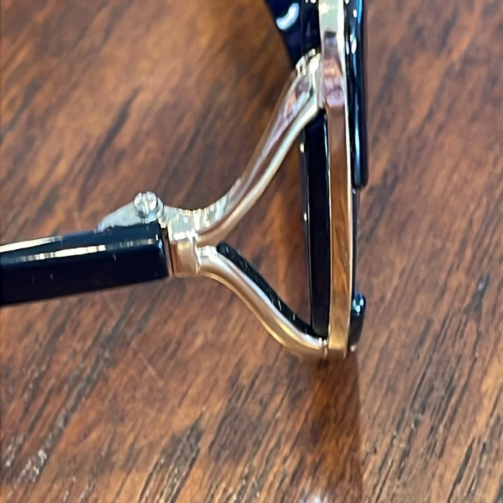 Sean John SJS2032CE Oversized Tortoise Sunglasses | UV Protection  Description: